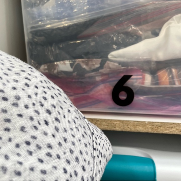 RAILS Women’s SAMI SPOTTED White Black Drop Shoulder Linen Blend V-Neck Top - Picture 9 of 9